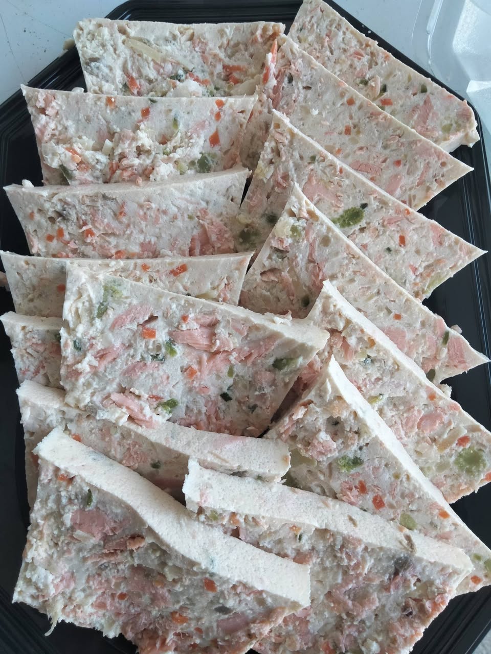 Terrine froide tranchée et dressée